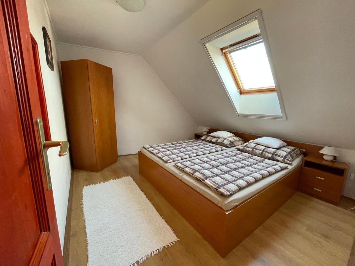 Hellasz Apartman Gyula Eksteriør bilde