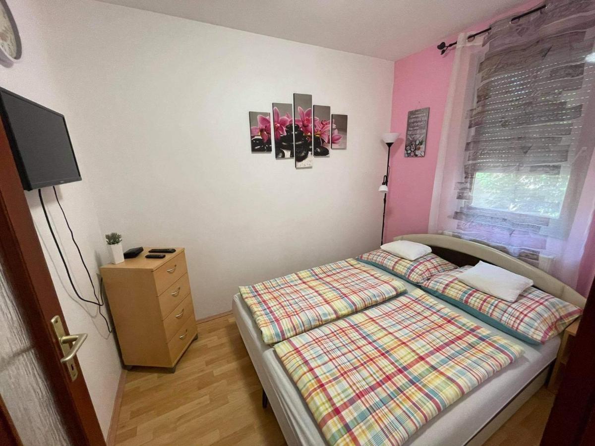 Hellasz Apartman Gyula Eksteriør bilde