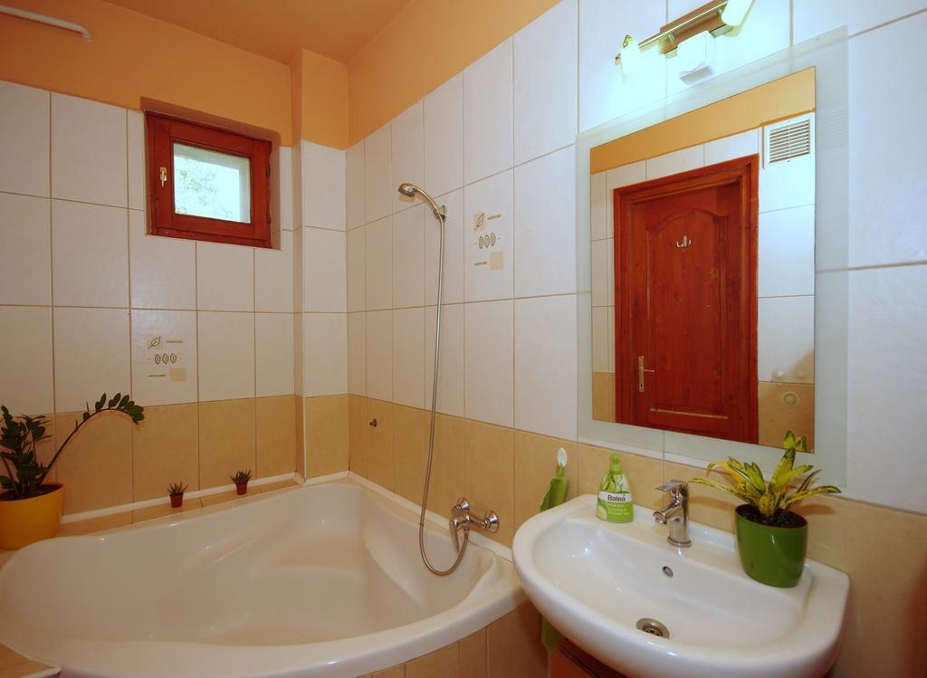 Hellasz Apartman Gyula Rom bilde