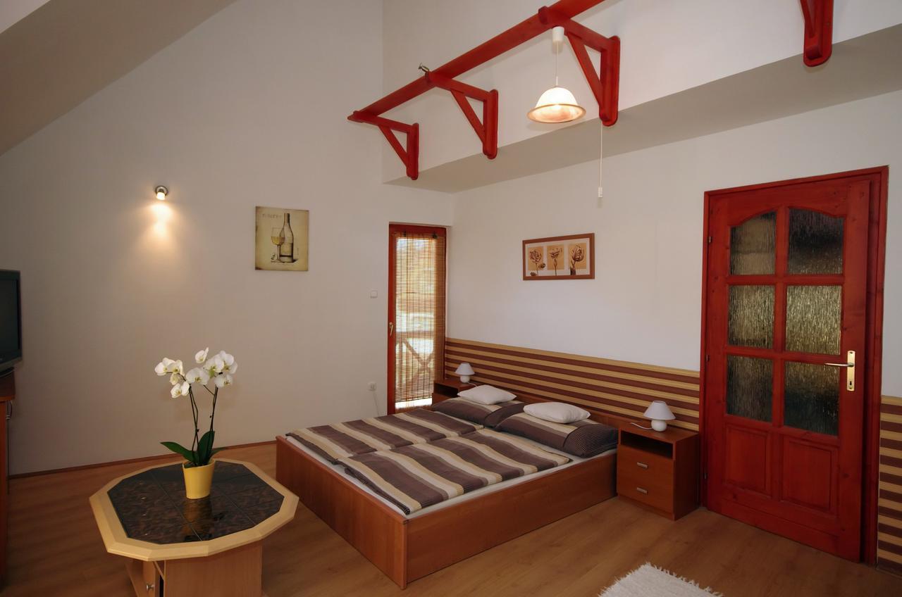 Hellasz Apartman Gyula Rom bilde